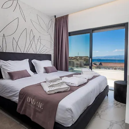 In With House Sea View *