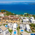 Awesome In With House Sea View
