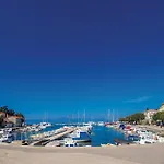 Апартаменты Awesome In With House Sea View Малинска