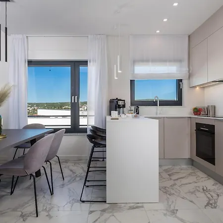 Awesome In With House Sea View 아파트