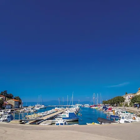 Lejlighed Awesome In With House Sea View Malinska