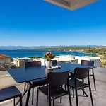 Lägenhet Awesome In With House Sea View