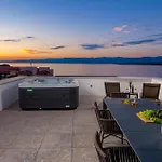 Lägenhet Awesome In With House Sea View Malinska
